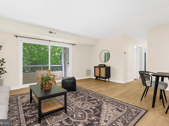 5th image of 20332 Beaconfield Ter APT 103