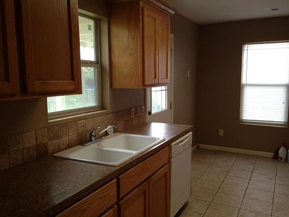 5th image of 1033 Shiels Dr