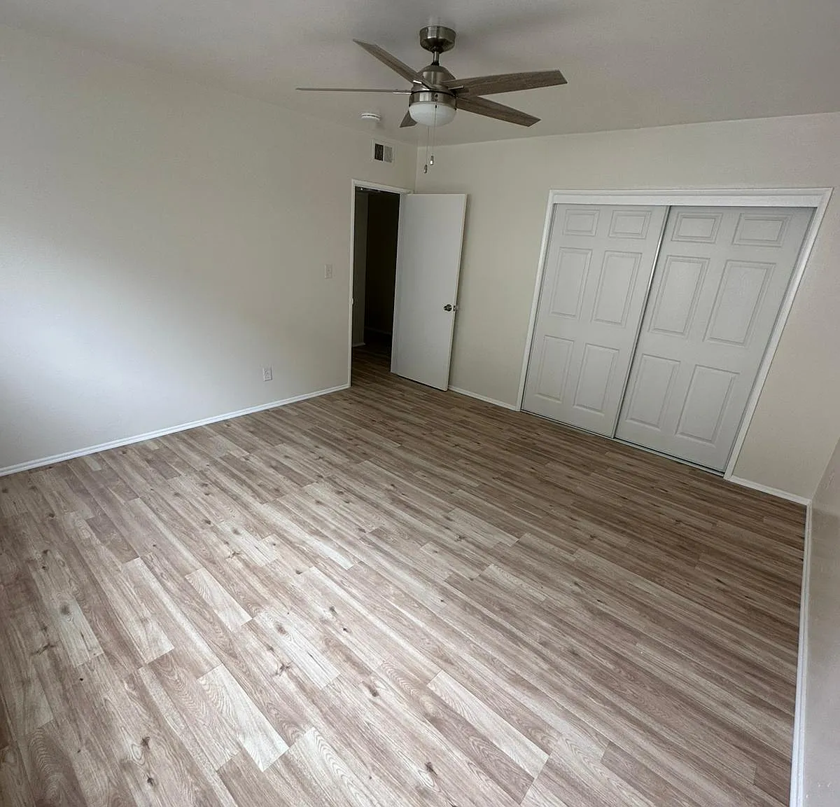 11423 Menlo Ave — Photo 4