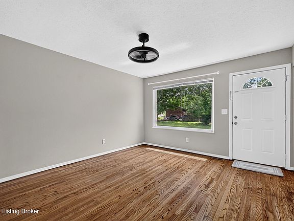 4th image of 9813 Scarborough Ave