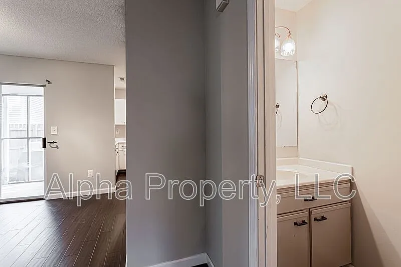 2 bed, 2.5 bath, 1200 sqft, $1,395 — Photo 4