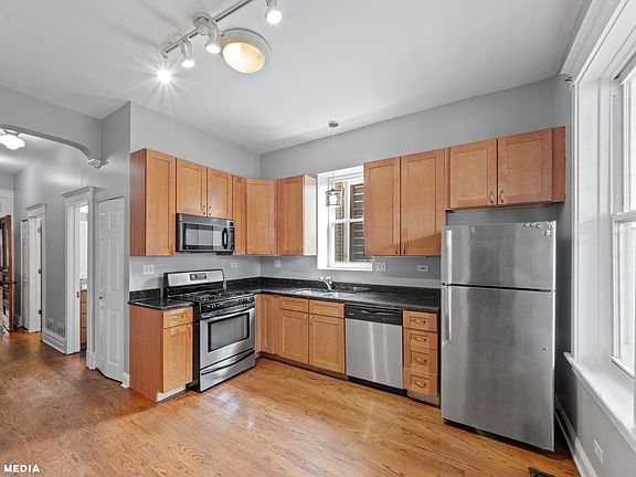 4th image of 2025 W Walton St #1