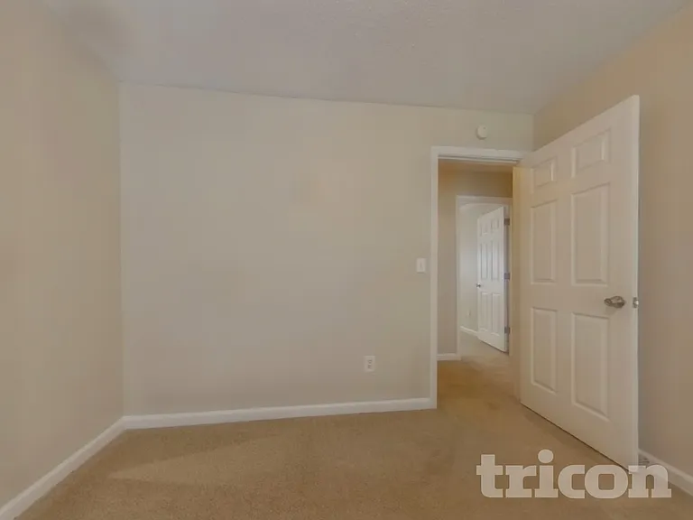 1619 Spring Hill Ct — Photo 9