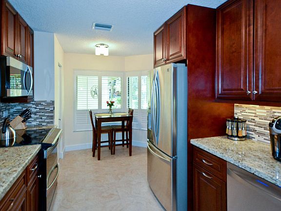 5th image of 5335 10th Fairway Dr APT 1