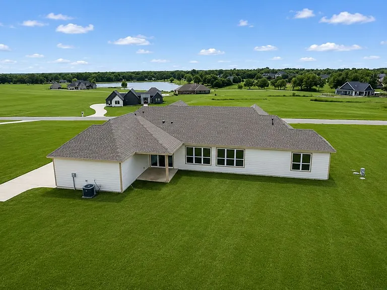 211 Vaughn Ln — Photo 26