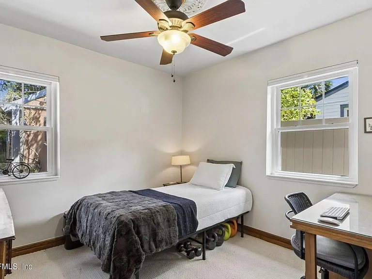 1343 Rensselaer Ave — Photo 21
