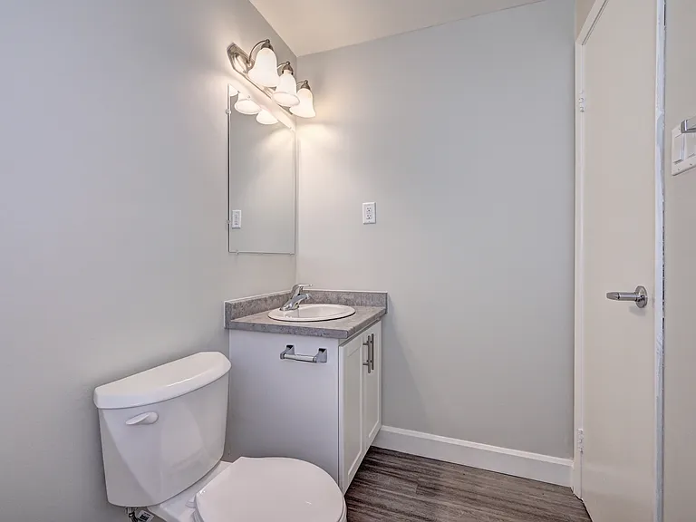 255 Belsyde Ave E — Photo 17