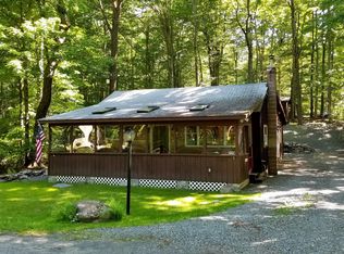 229 Maple Ln, Greentown, PA 18426