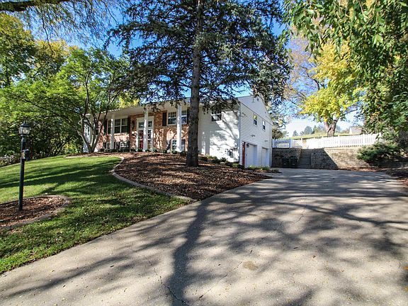 2nd image of 3905 Sylvian Ave