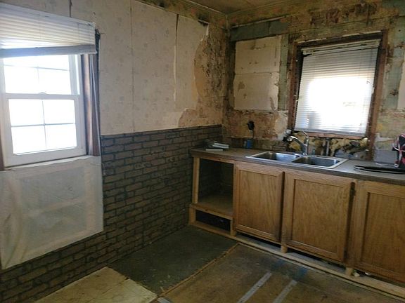 4th image of 222 N Ohio St