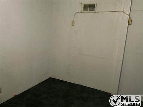 5th image of 433 Emerson St