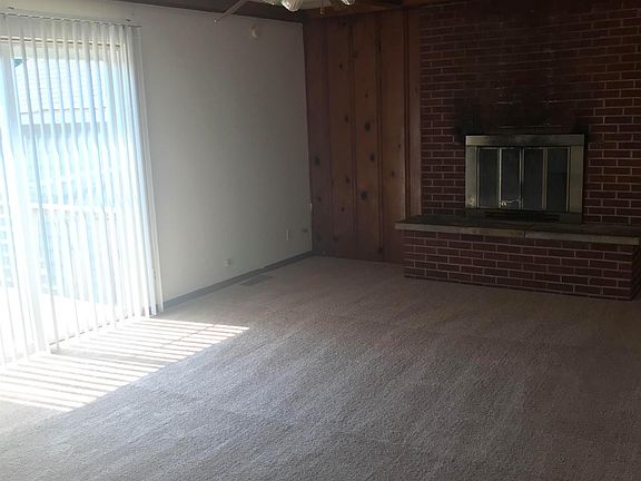 5th image of 1053 Hudson Ave