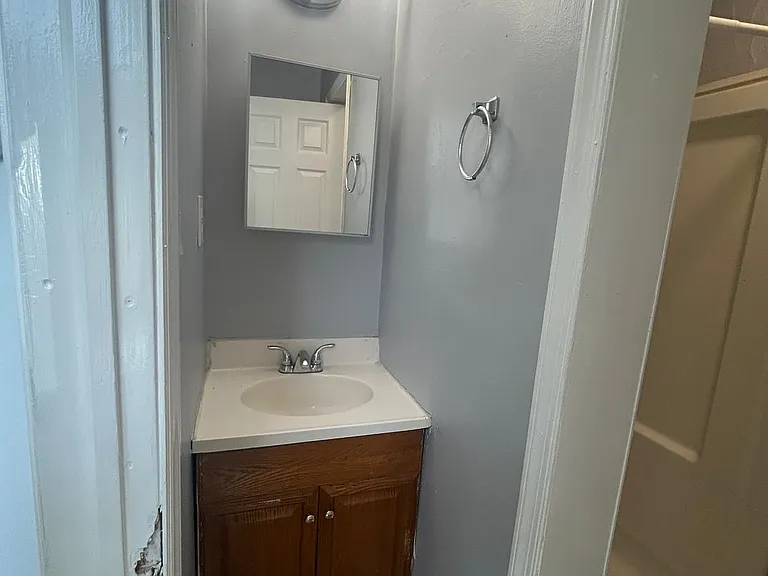 98 Hanover St #4 — Photo 1