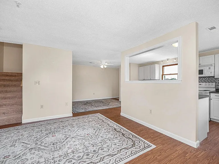 614 Elmwood Dr — Photo 17