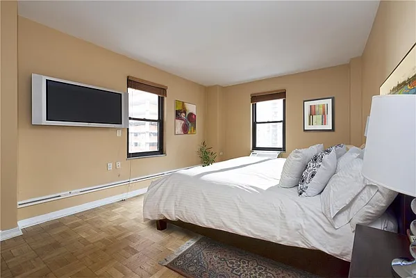 Sold by R New York | media 2