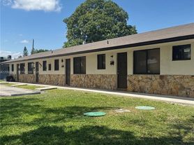 6901 Pembroke Rd, Hollywood, FL