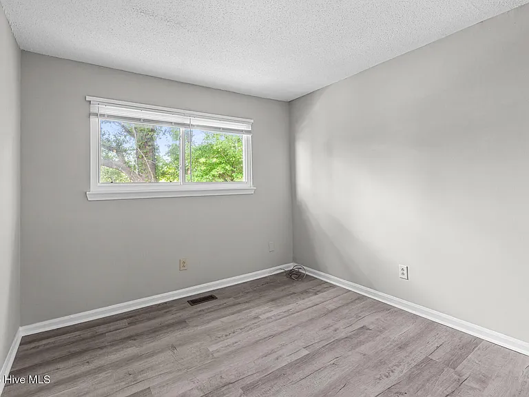 526 Myrtlewood Cir — Photo 14