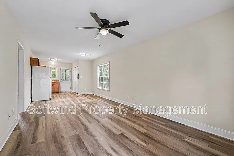 2 bed, 1.0 bath, 824 sqft, $1,150 — Photo 4