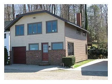 11233 Lakefront Dr photo 1