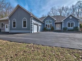 118 Lady Bug Ln, East Stroudsburg, PA 18301