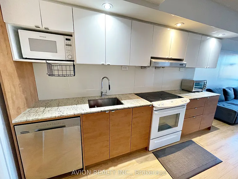 121 McMahon Dr #705 — Photo 3