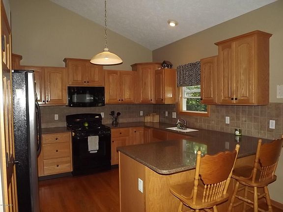 2nd image of 6991 Lake Bluff Dr NE