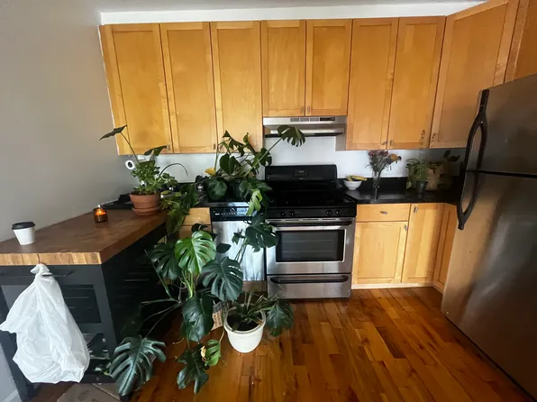 567 Warren Street image 2 of 5