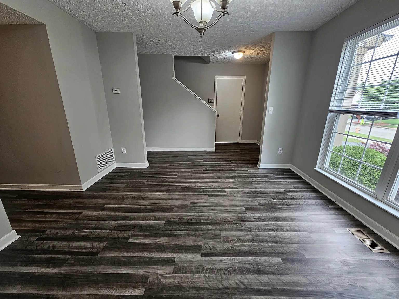 4 bed, 2.5 bath, 1989 sqft, $2,695 — Photo 4