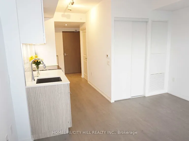 251 Jarvis St #702 — Photo 3