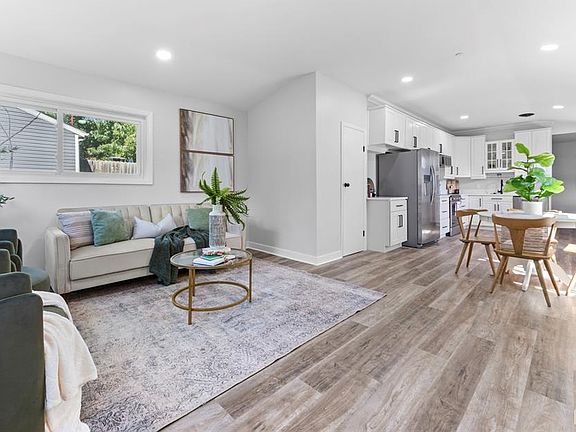 5th image of 815 Southmoor Pl