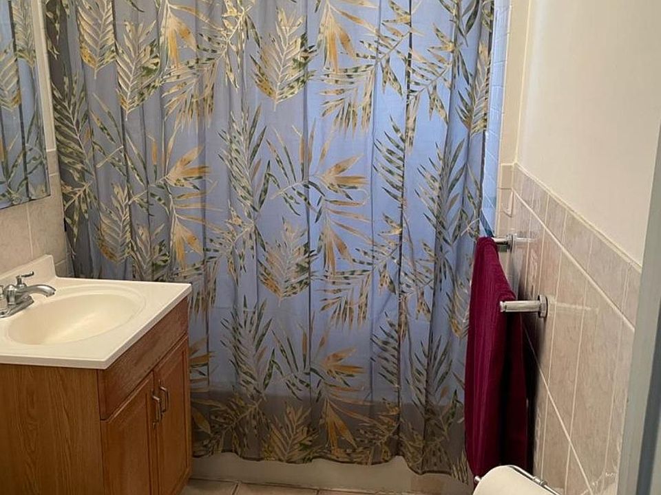 2nd image of 558 Logan Ave