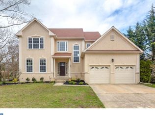 16 Ascot Dr, Cinnaminson, NJ 08077