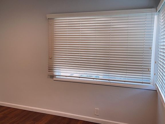 5th image of 1141 S Charlotte Ave