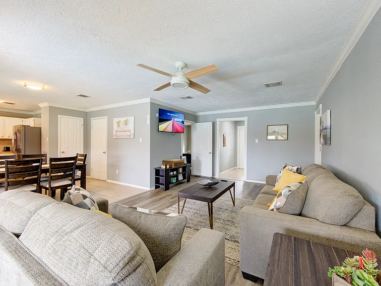 9901 Thrush St — Photo 13