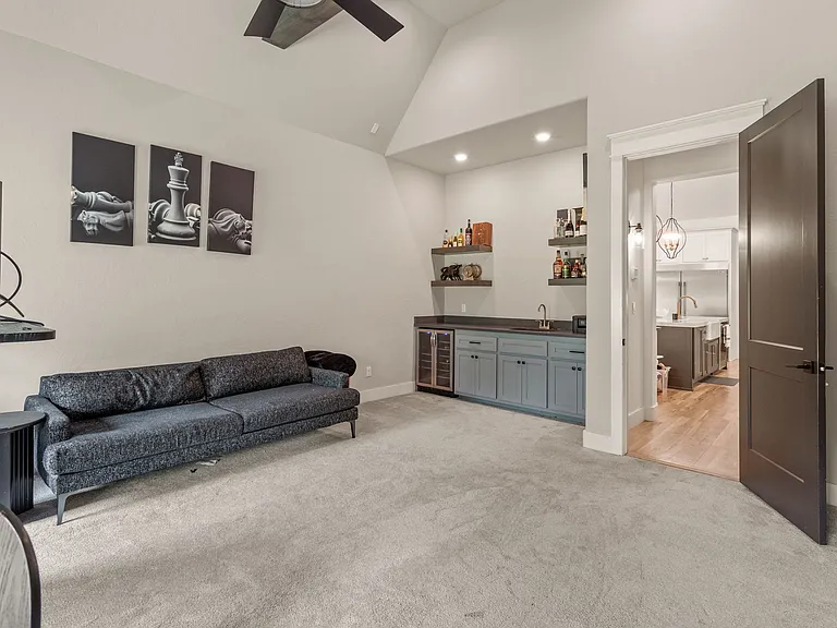 Office with mini bar and wine fridge