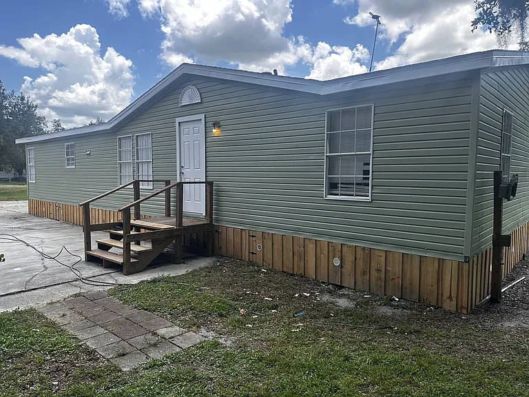 131 Oak Dr — Photo 1