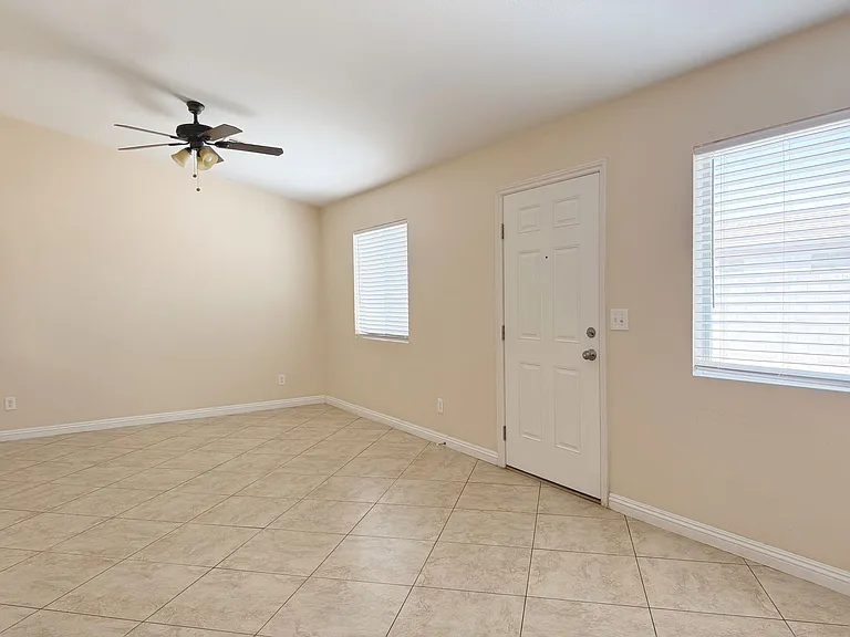 3320 Park Town St — Photo 17