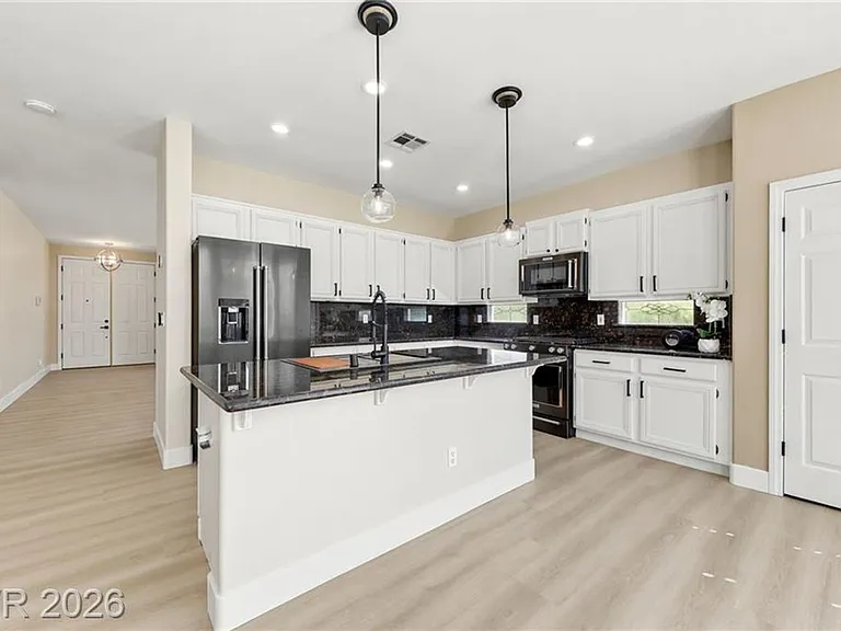 2551 Williamsburg St — Photo 4