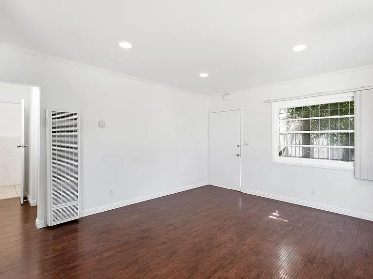 534-536 E Hyde Park Pl — Photo 9