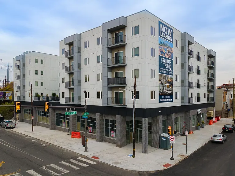 Graduate Pointe — Photo 217