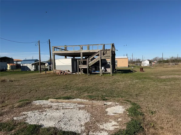 58 Sea Urchin Ln, Palacios, TX 77465