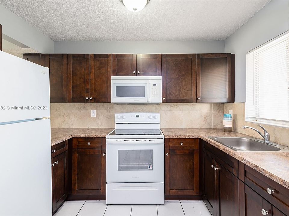 1st image of 3021 W 76th St #C-213