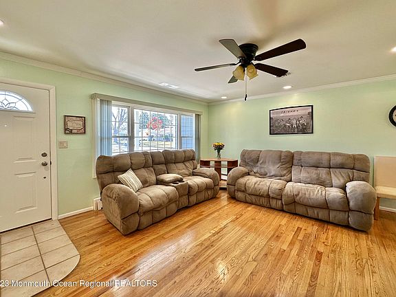 5th image of 1100 Edgebrook Drive S