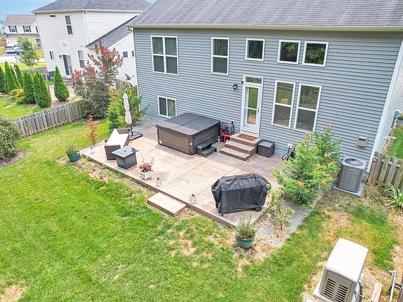 4th image of 238 Glen Crossing Dr