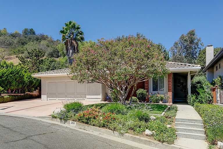 1st image of 306 Los Alisos St