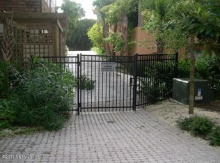 81 Beach Cottage Ln, Atlantic Beach, FL 32233