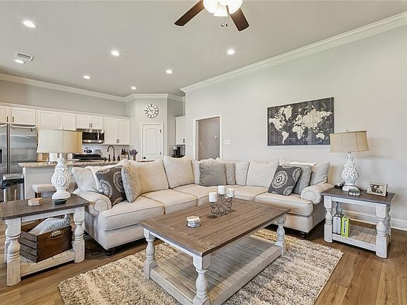 5th image of 621 Haaswood Ln