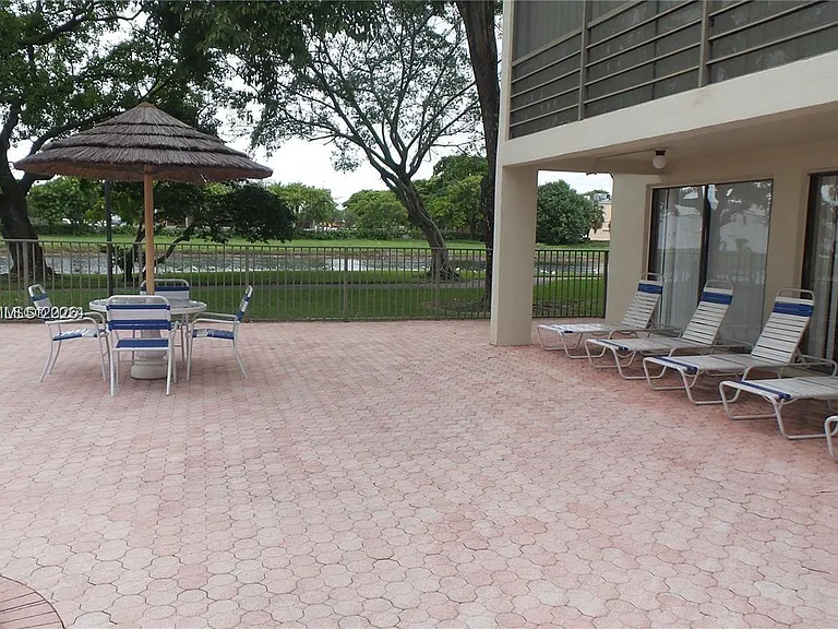 2320 S Cypress Bend Dr #204 — Photo 23