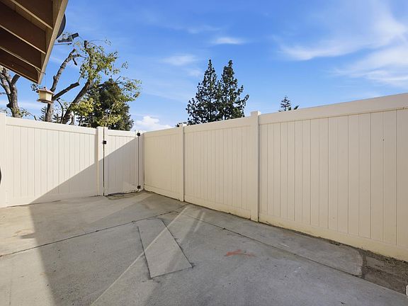 4th image of 5300 Dunsmuir Rd APT 20