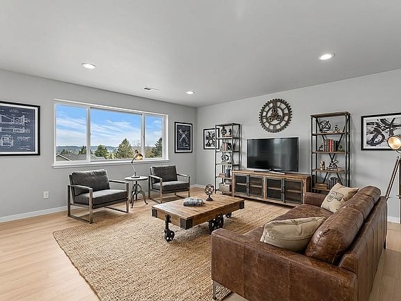 3rd image of 504 Harper Ave